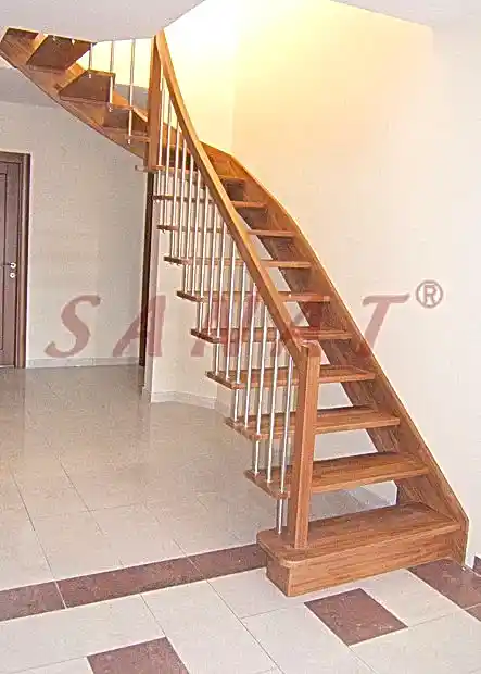 krom korkuluklu merdiven